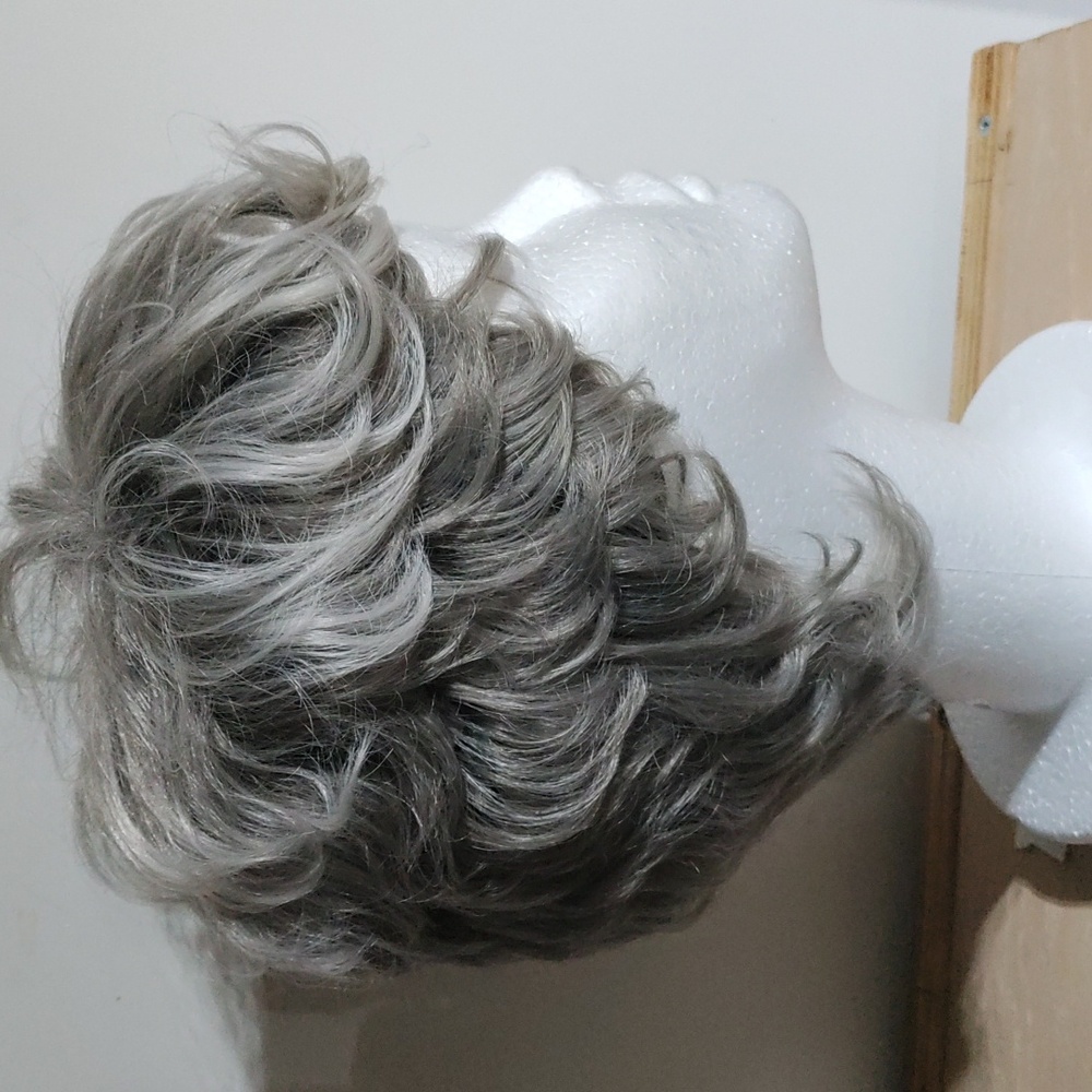 Wig - Picture 4 of 6